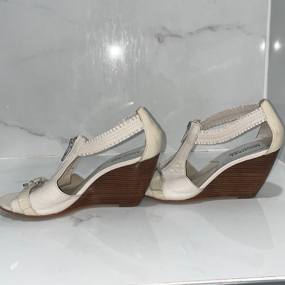 Micheal Kors Cream Leather Wedges - Picture 7 of 9